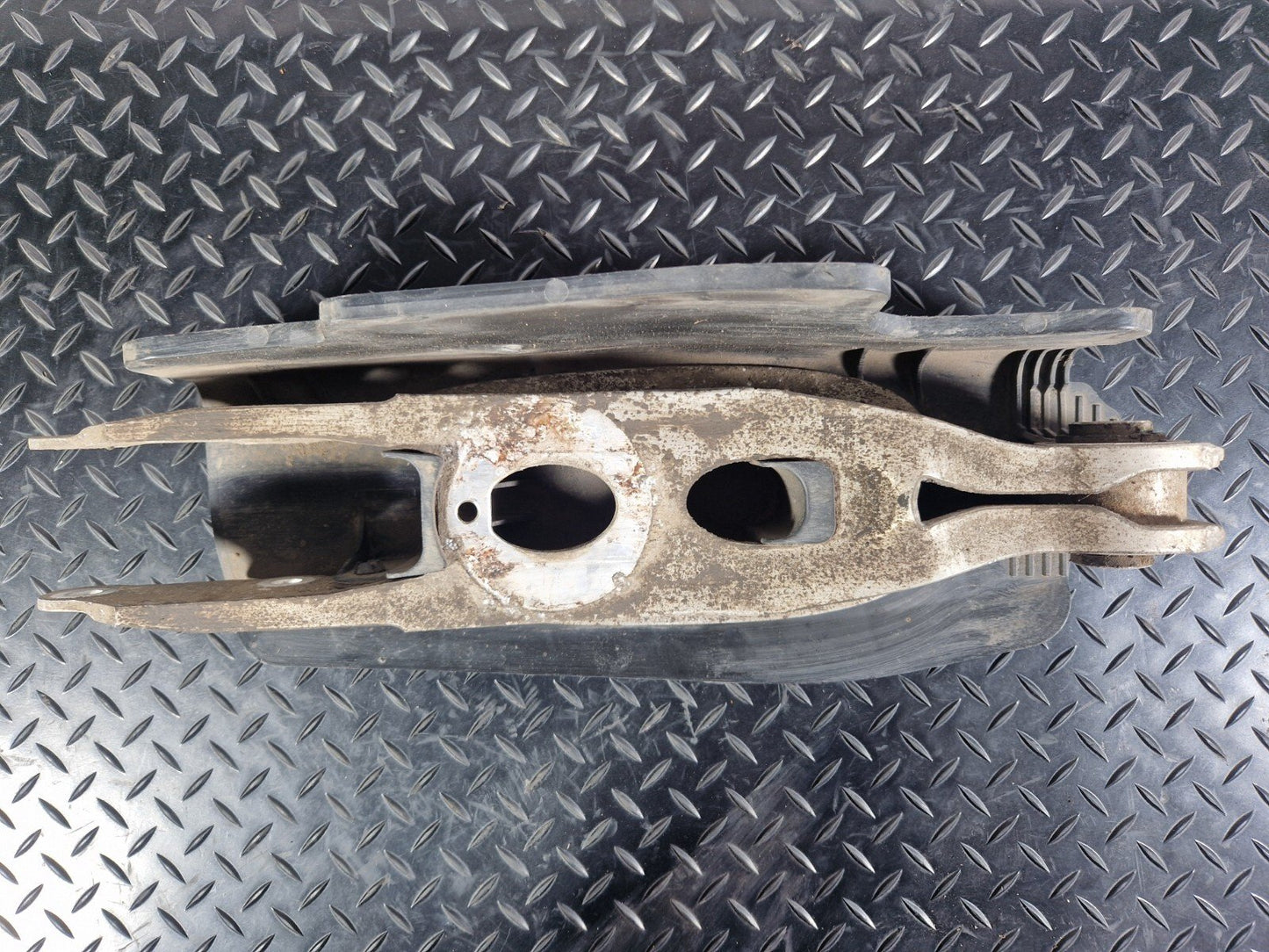6-19 AUDI A4 B9 GENUINE REAR RIGHT OR LEFT SIDE LOWER CONTROL ARM 8W0505311H