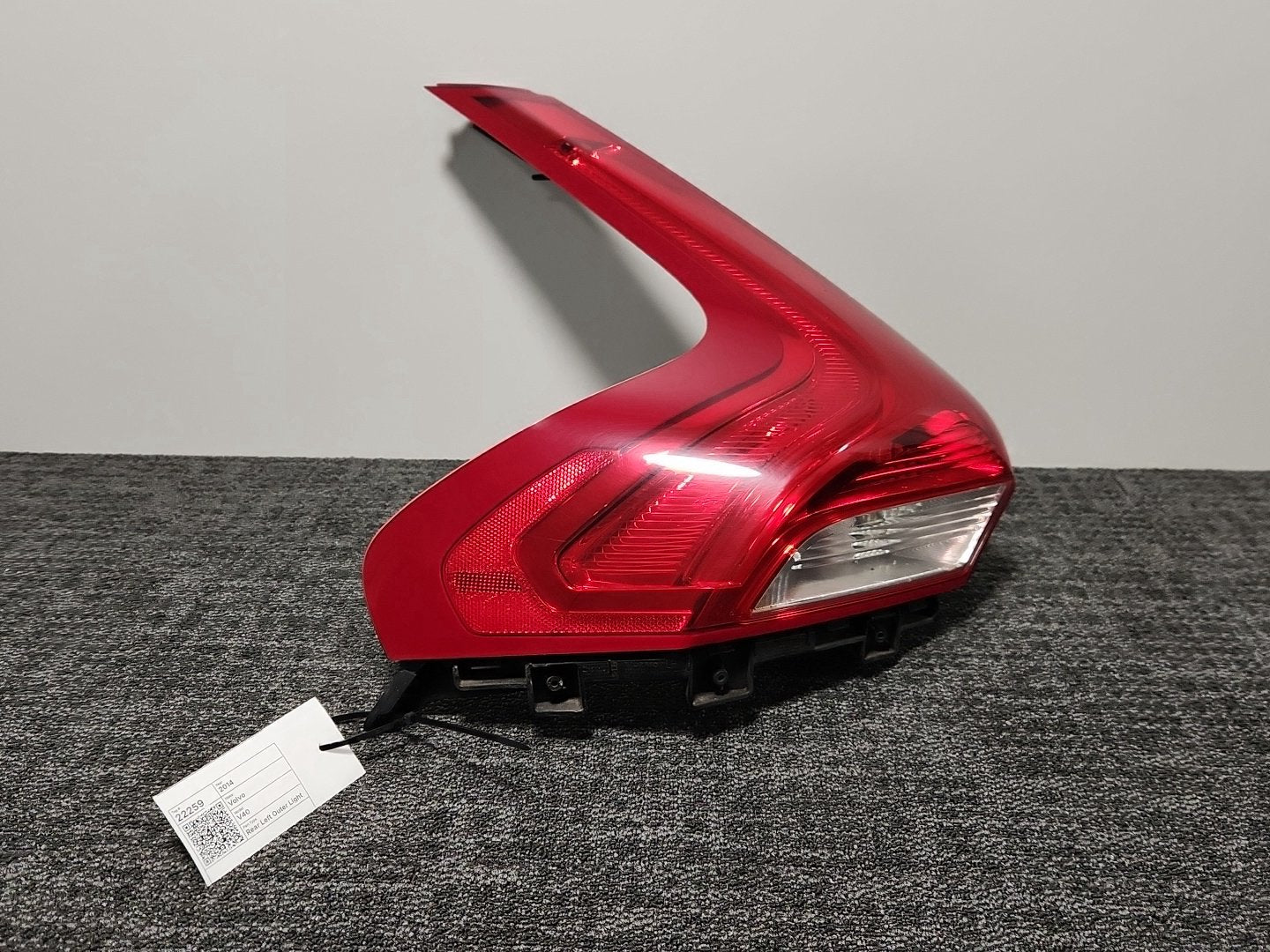 2014 Volvo V40 MK3 (525) Genuine Rear Left N/S Passenger Tail Light 31395844