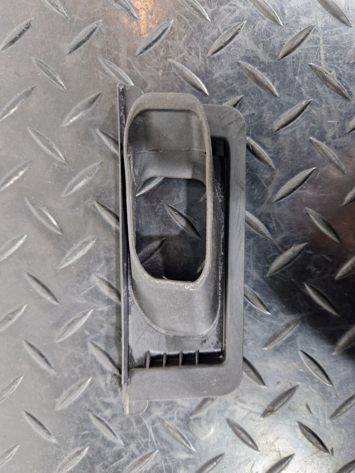 16-19 AUDI A4 B9 GENUINE FRONT LEFT REINFORCEMENT BEAM SEAL 8W0819143A