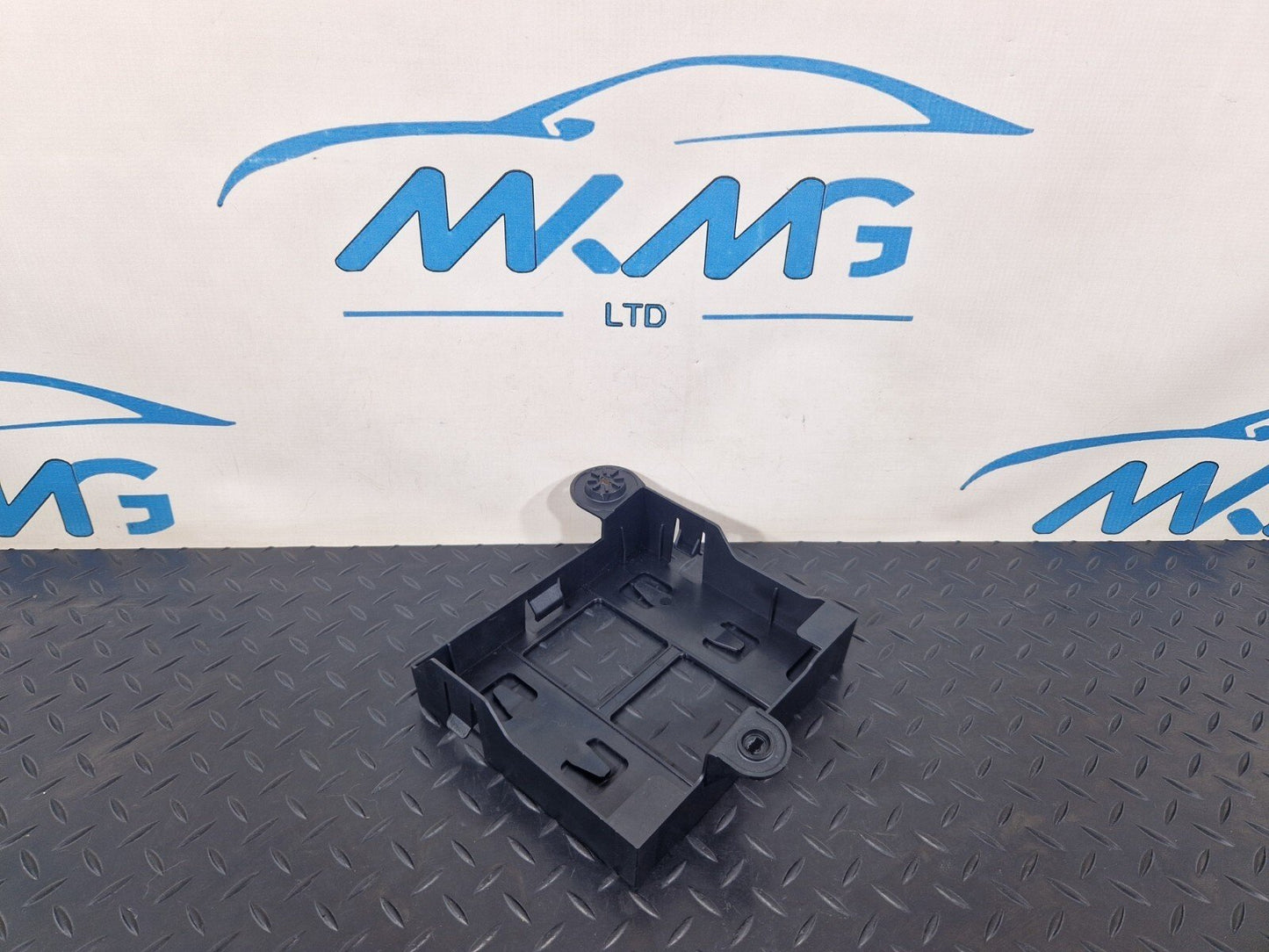 15-18 AUDI A7 4G GENUINE OEM BRACKET MOUNT TRIM 4G8907368
