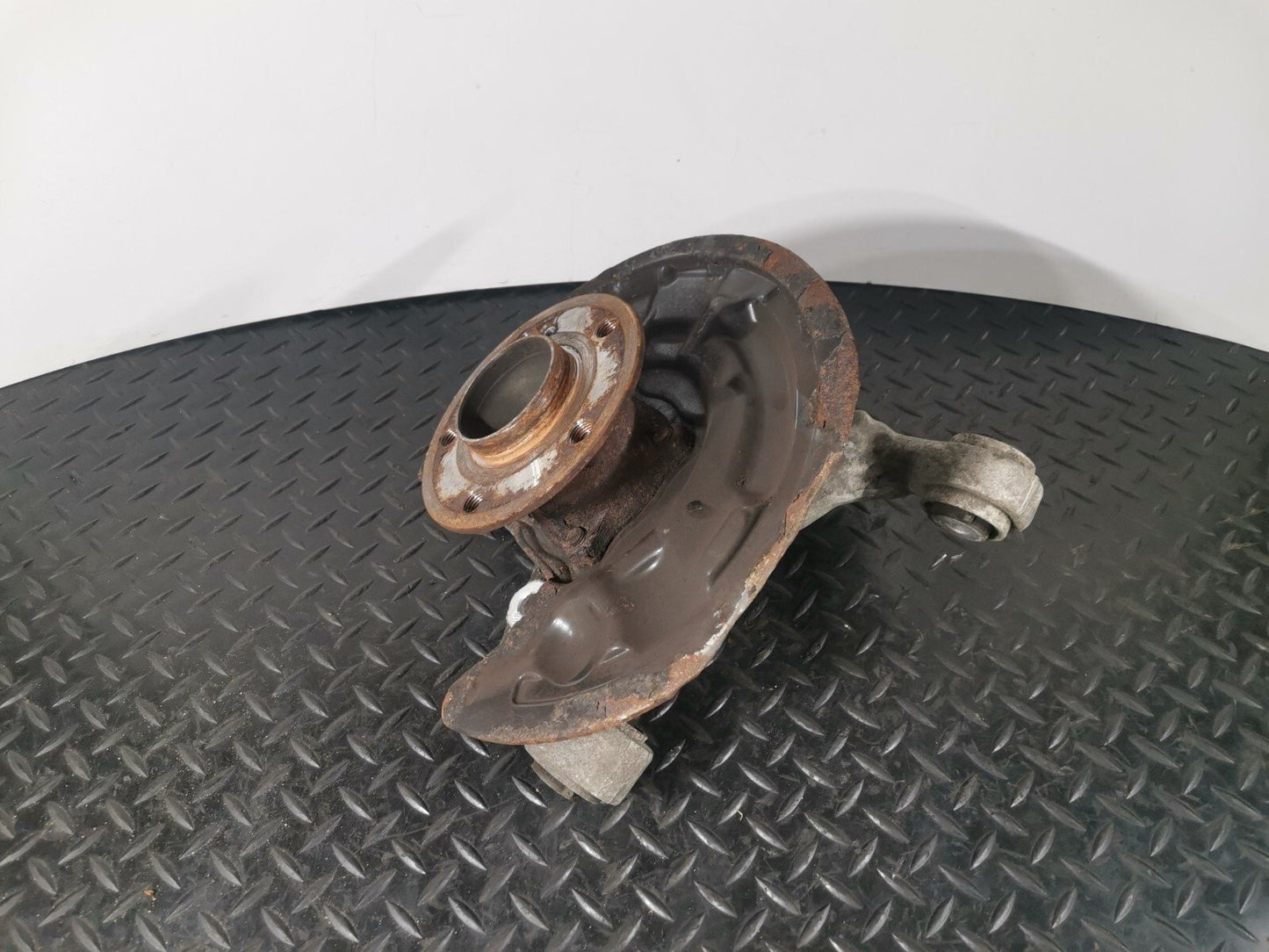 12-18 MERCEDES A B CLA-W176 W246 C117 GENUINE REAR RIGHT O/S WHEEL HUB  A2460406