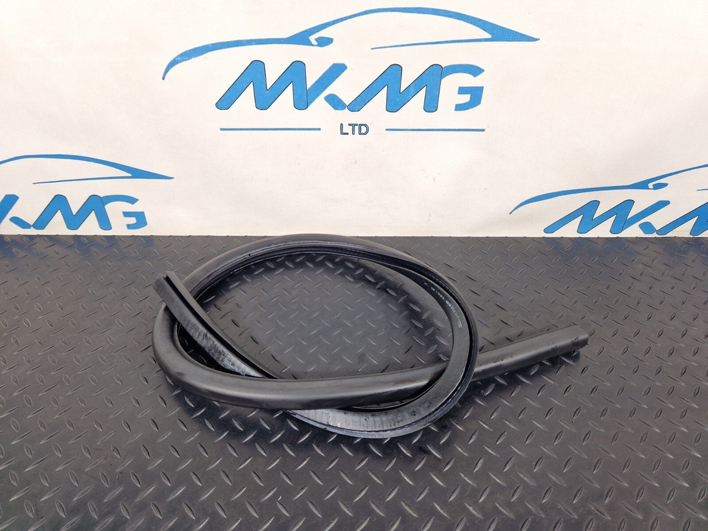 10-18 AUDI A7 4G S-LINE GENUINE FRONT LEFT NSF RUBBER WEATHER SEAL 4G8831707A