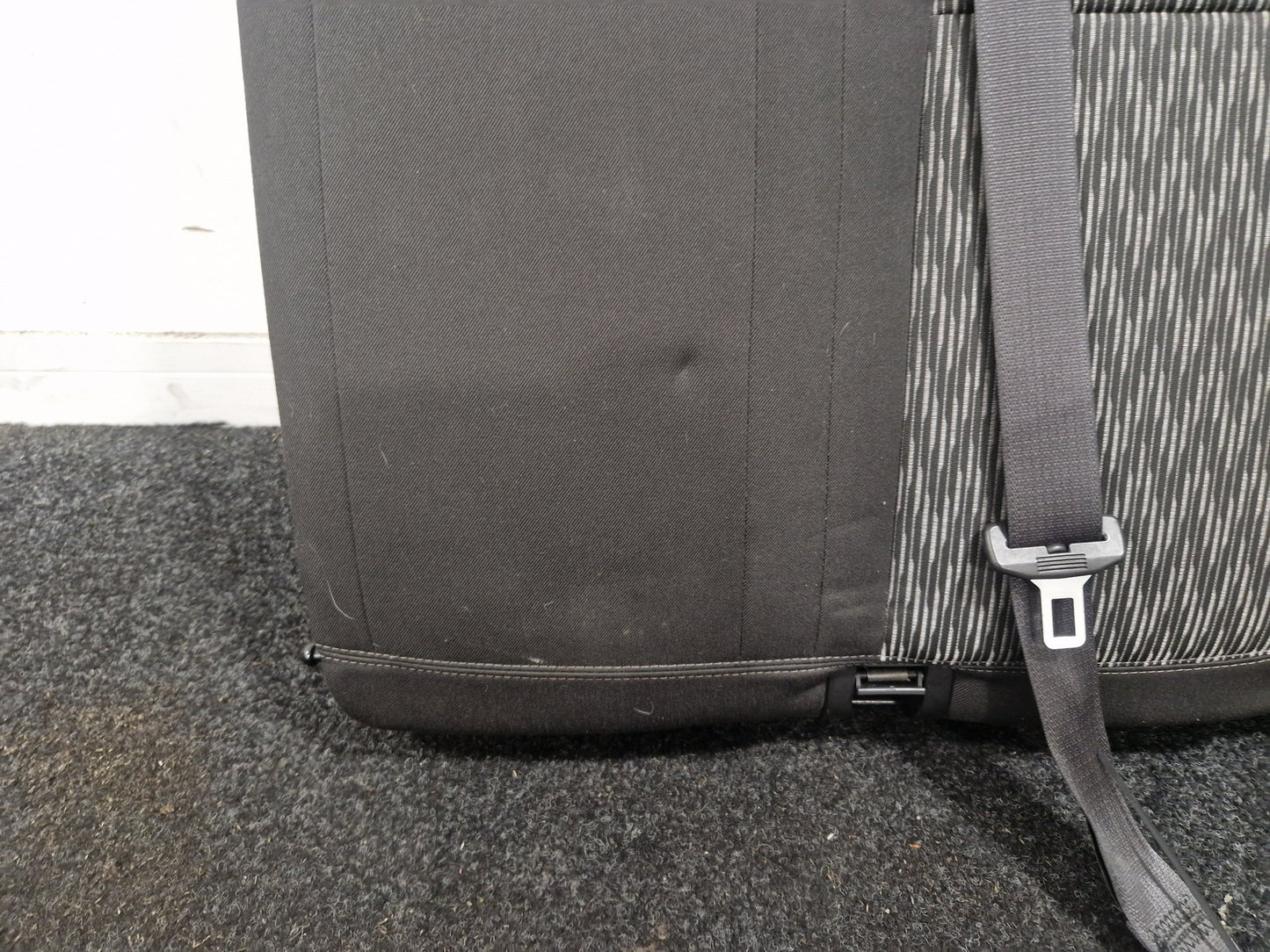 Vauxhall Mokka MK1 (G1U0) SUV Rear Centre Passenger Seat Backrest &amp; Seat Belt
