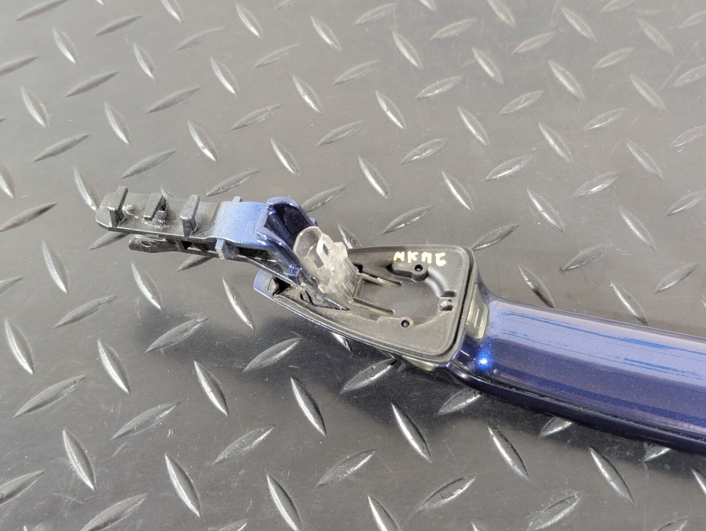 16-22 BMW X1 F48 GENUINE OEM RIGHT SIDE EXTERIOR DOOR HANDLE BLUE 7305015