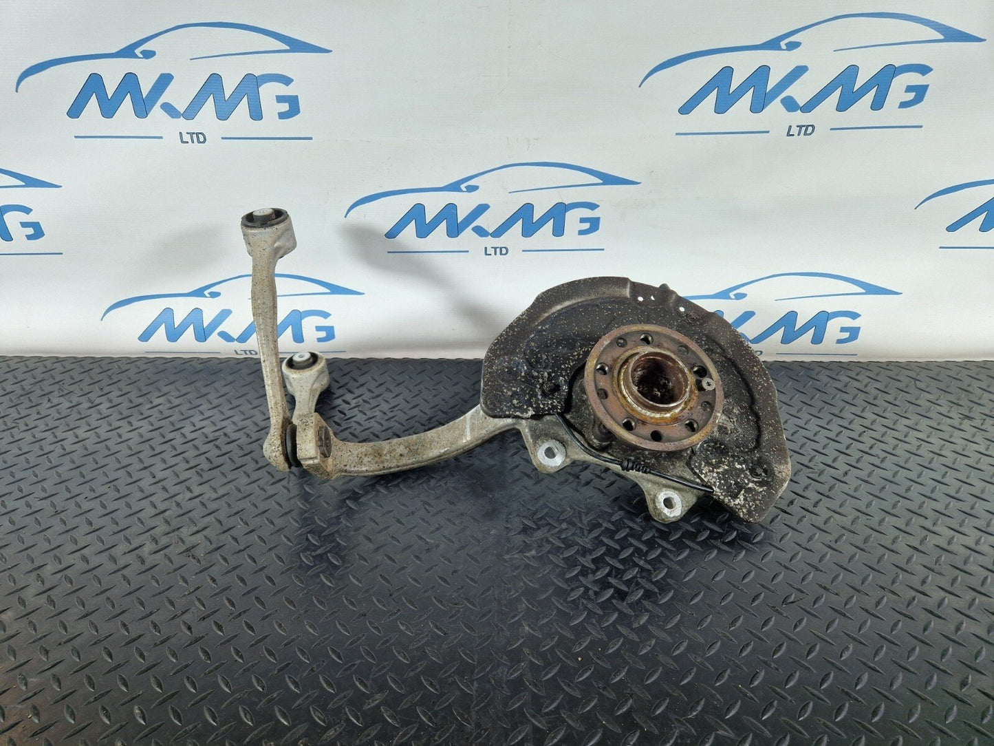 14-21 MERCEDES BENZ W205 FRONT RIGHT O/S WHEEL HUB A0004213520 A2052200