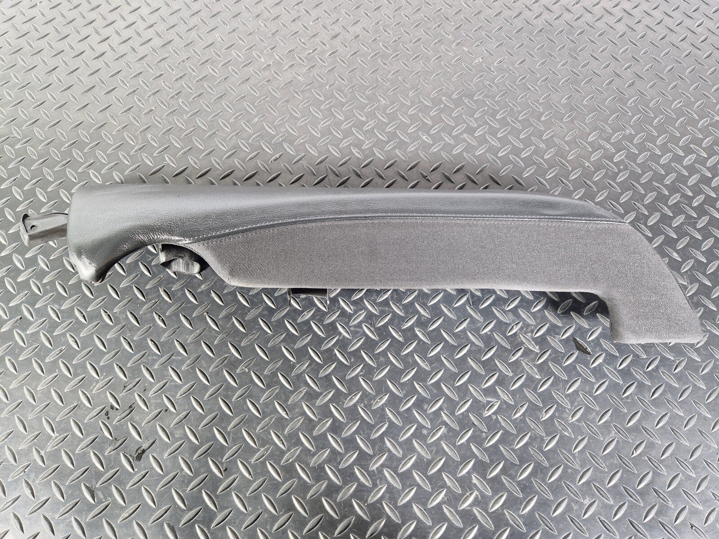 15-18 AUDI A7 4G OEM REAR SEAT CORNER LEATHER TRIM O/S 2300047R