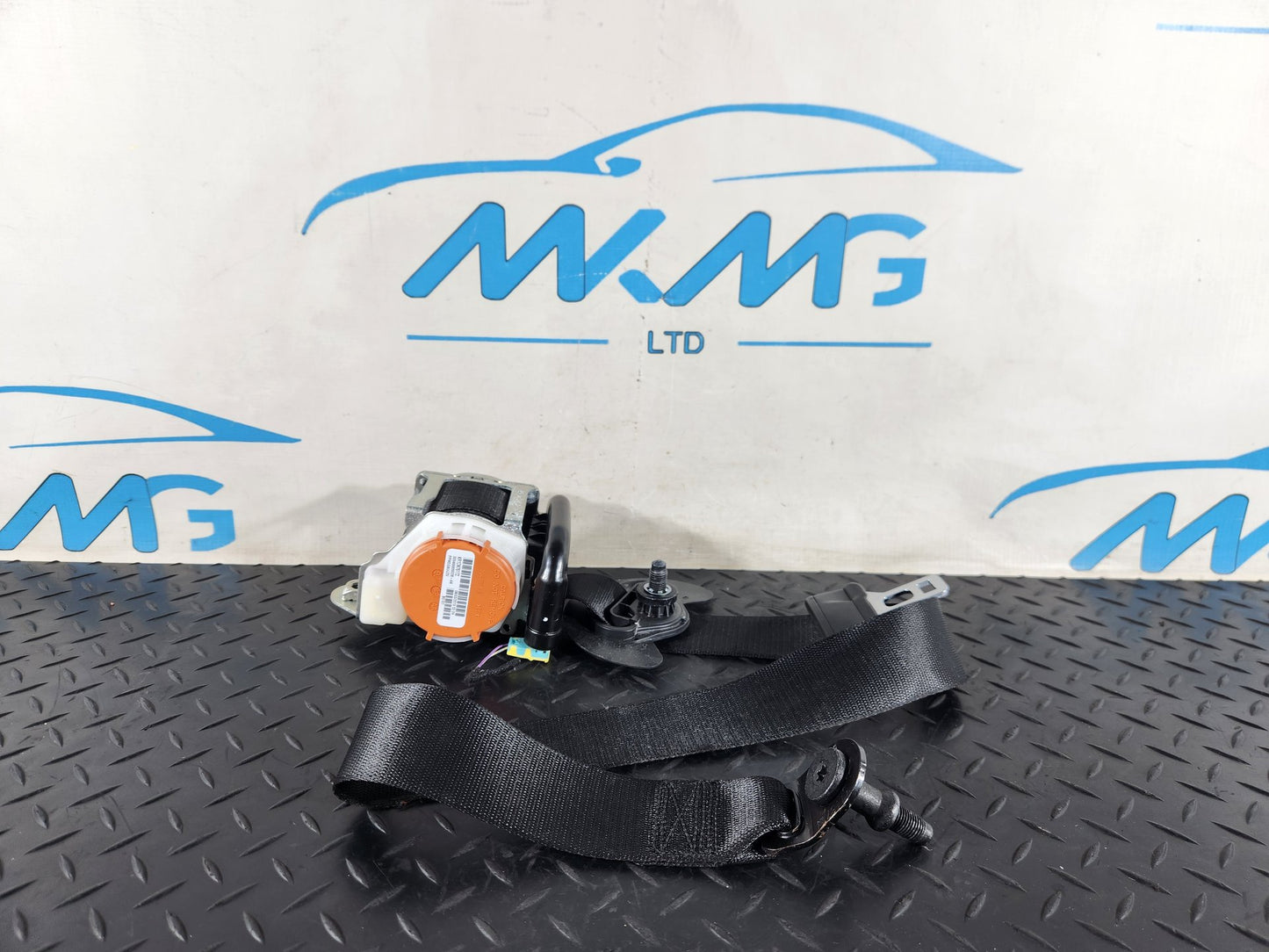 2019 - Mercedes-Benz B200d B-Class W247 front left seat belt a2478600185
