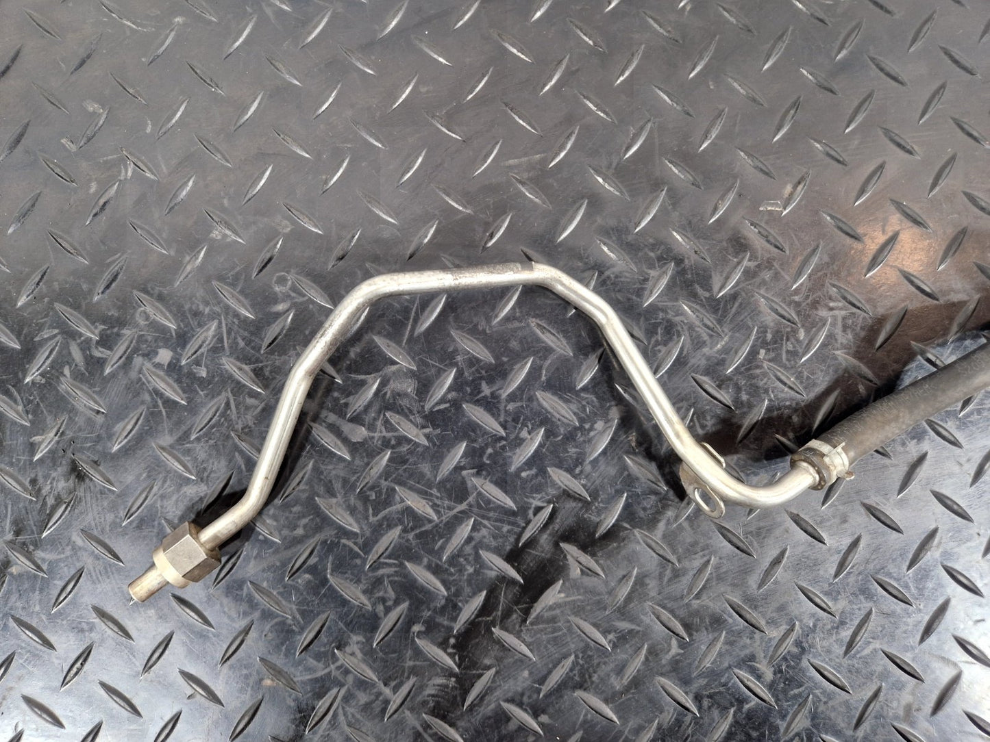 16-19 AUDI A4 B9 2.0TDI DET DIESEL ENGINEGENUINE CONTROL LINE PIPE 04L131552BM
