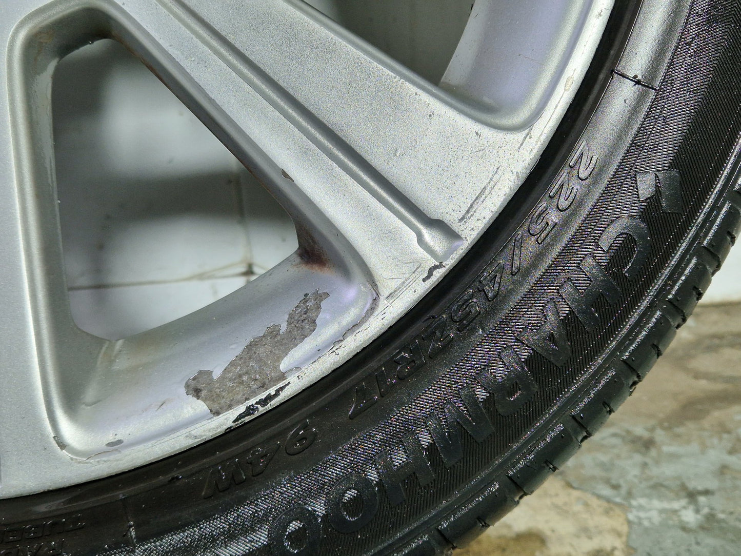 Peugeot 308 MK1 (T7) 17" Alloy Wheel with Tyre 225/45/17 ~3mm 9673707777
