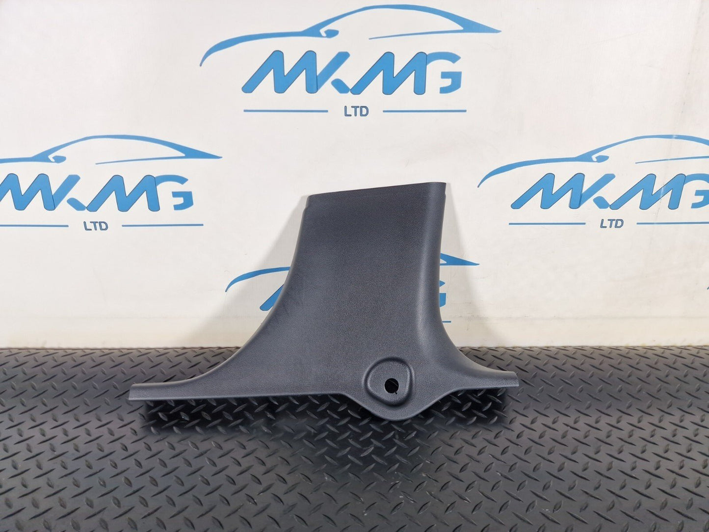 14-21 MERCEDES BENZ GLA X156 GENUINE DRIVER SIDE LOWER B-PILLAR TRIM A1766920200