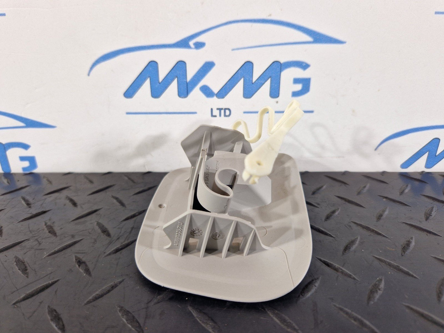 11-19 MERCEDES BENZ ML W166 GENUINE REAR LEFT N/S CLOTHES HANGER A1668100531
