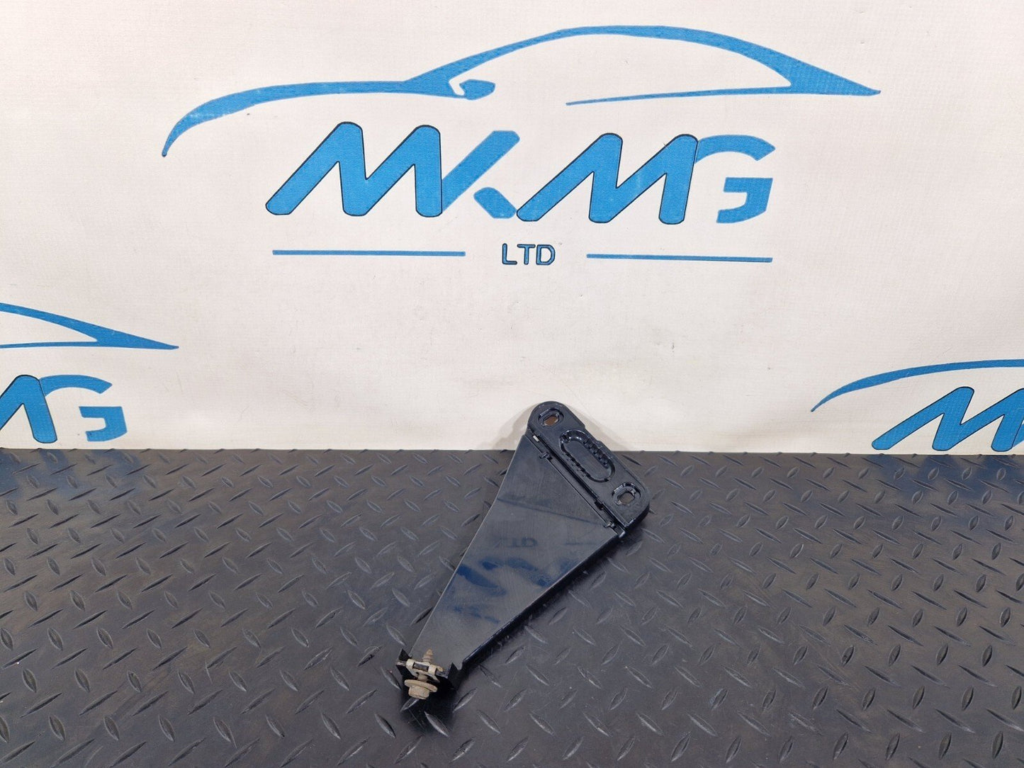 14-20 MERCEDES BENZ GLA 200 X156 REAR RIGHT BUMPER BRACKET HOLDER A1568850814
