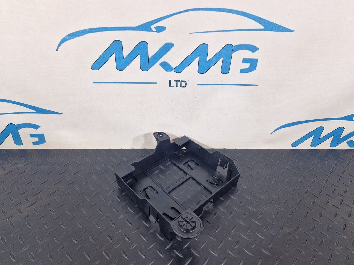 15-18 AUDI A7 4G GENUINE OEM BRACKET MOUNT TRIM 4G8907368