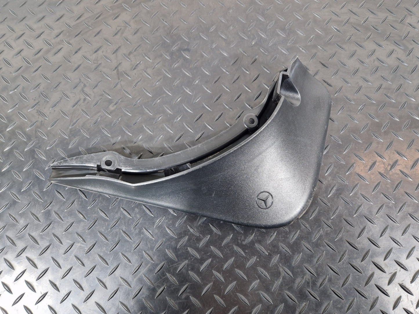 14-21 MERCEDES BENZ C200 W205 SALOON/ESTATE REAR MUD FLAP O/S/N/S A2058900178