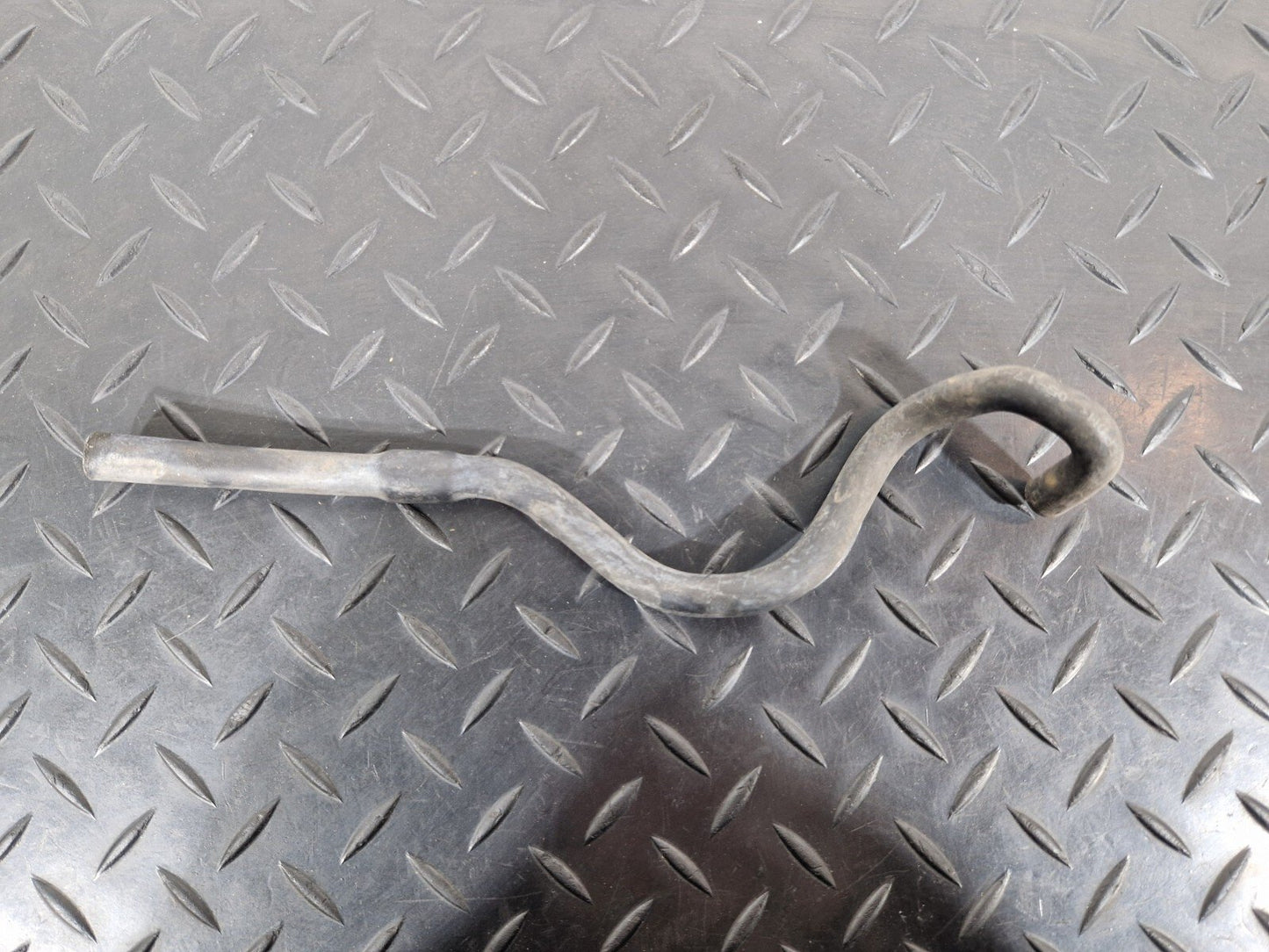 10-18 AUDI A7 4G S-LINE FRONT LEFT HEADLIGHT VENT HOSE 4G8941717B