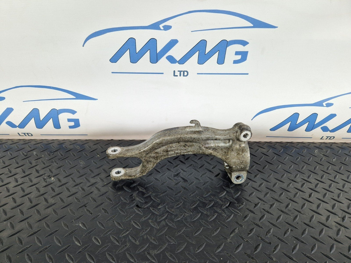 16-19 AUDI A4 AVANT B9 FRONT RIGHT SIDE SUSPENSION STRUT BRACKET 8W0413038