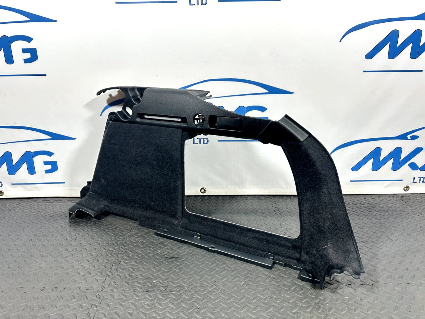 16-19 AUDI A4 B9 ESTATE GENUINE REAR RIGHT DRIVER SIDE BOOT TRIM PANEL 8W9863880