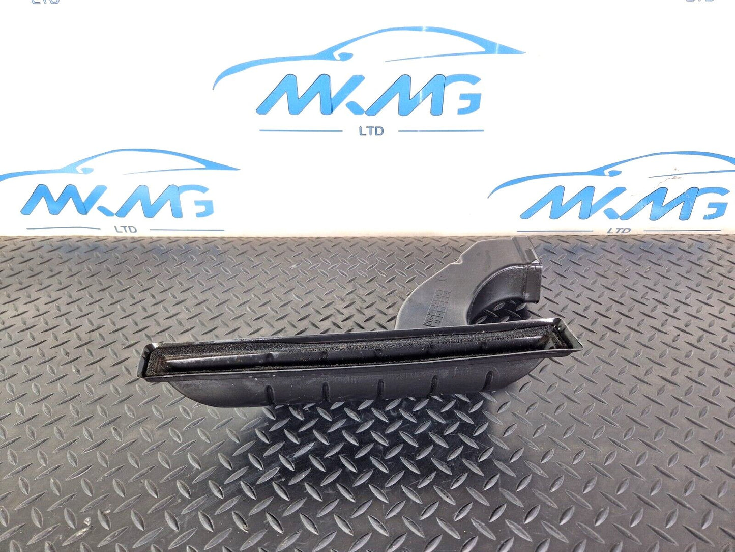 18-ON MERCEDES BENZ SPRINTER W907 DASHBOARD AIR DUCT A9078304801