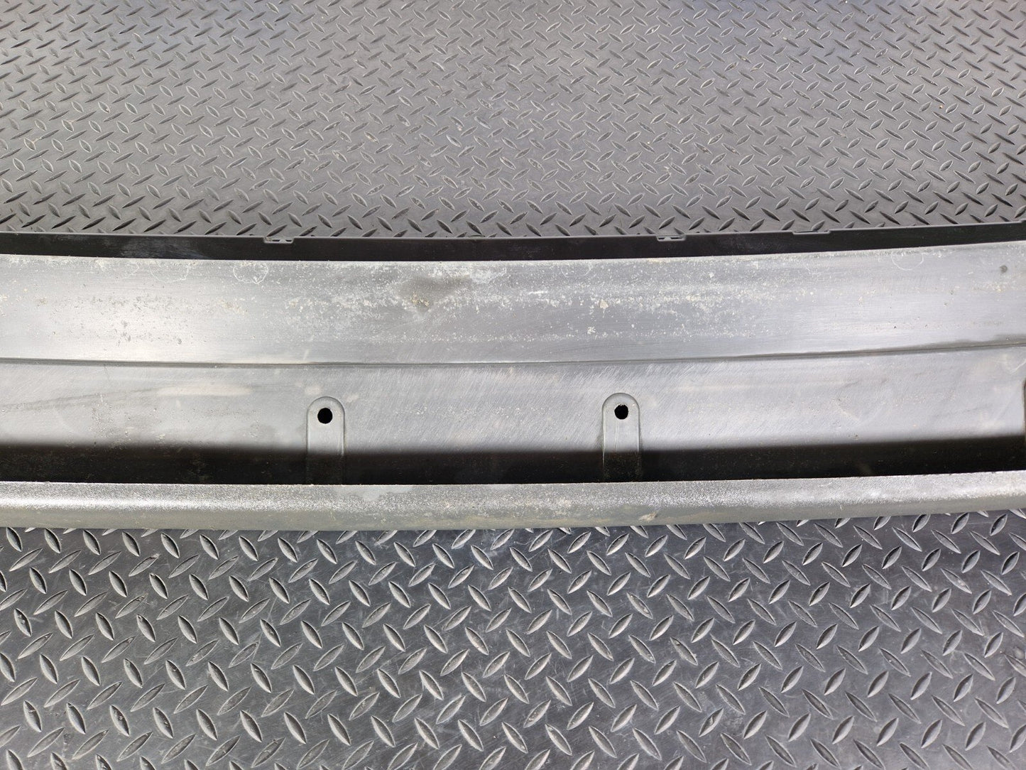 18-ON MERCEDES BENZ SPRINTER W907 W910 REAR BUMPER MIDDLE BRACKET A9108856500