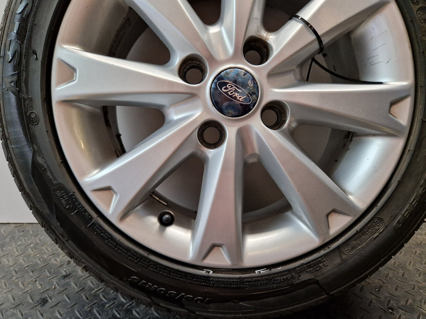 Ford Fiesta MK7 15" Alloy Wheel with Tyre 195/50/15 ~6mm 8V21-1007-GA