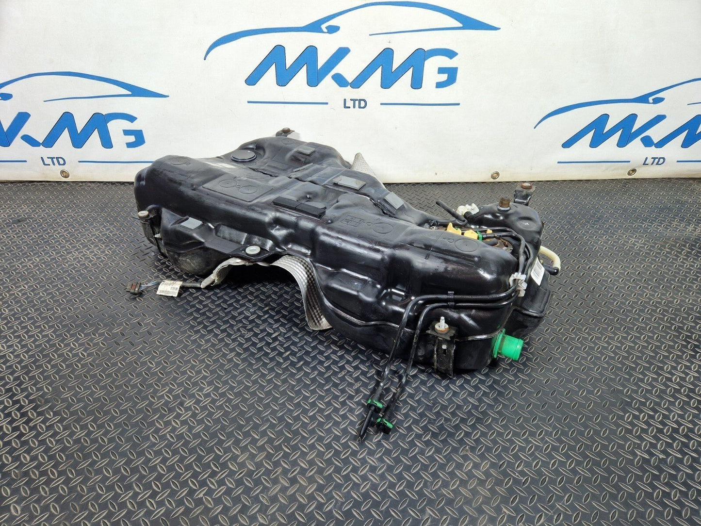 14-20 MERCEDES BENZ GLA X156 4-MATIC DIESEL ENGINE FUEL TANK A2464701300