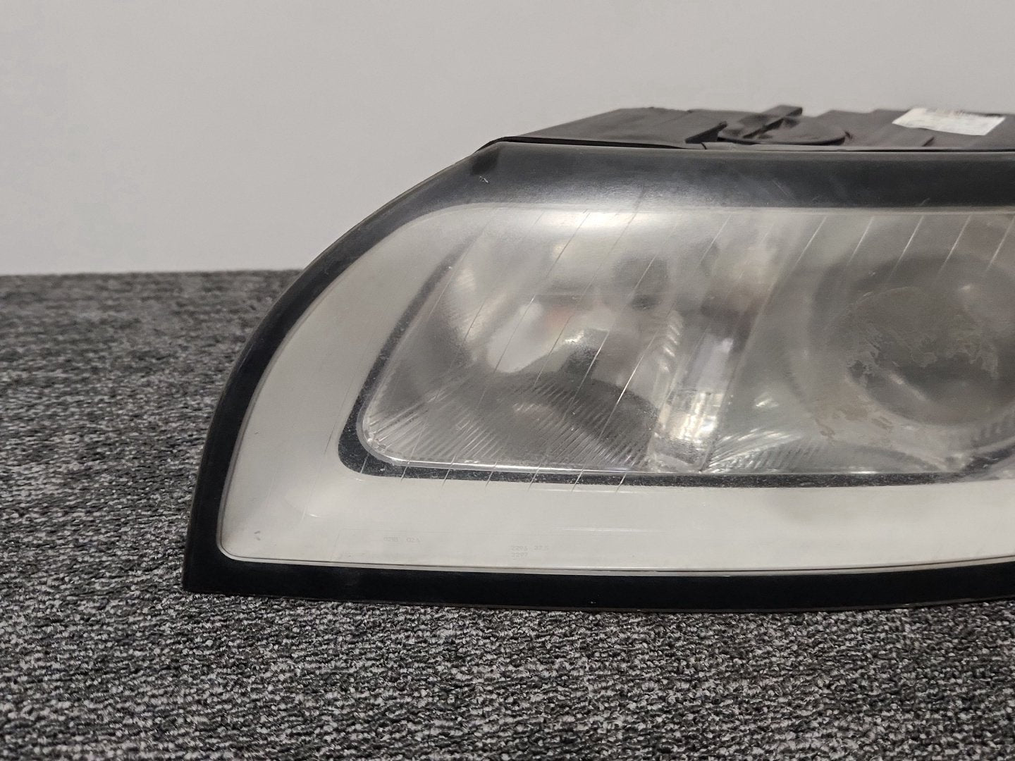 Volvo S40 MK2 (MS) Saloon Genuine Front Left N/S Passenger Headlight 30763039