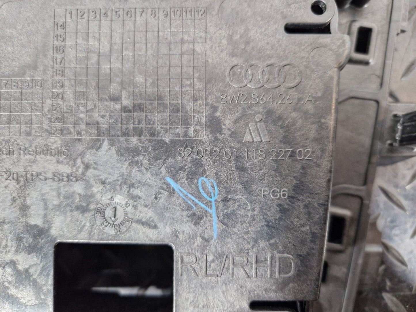 16-19 AUDI A4 B9 GENUINE CENTRE CONSOLE TRIM 8W2864261A