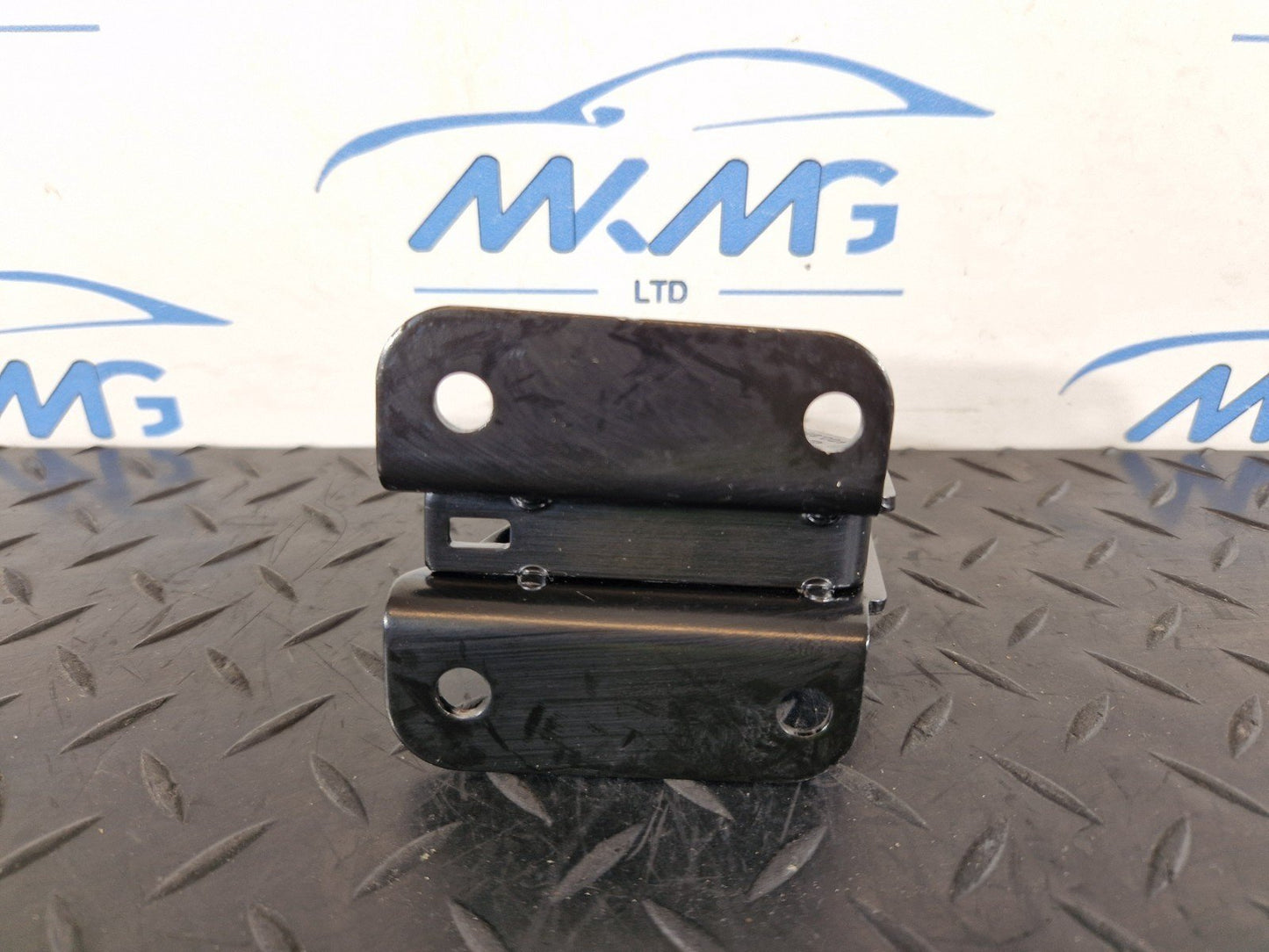 12-18 AUDI A6 C7 GENUINE REAR SEAT MOUNTING POINT BRACKET HOLDER 4G0886177