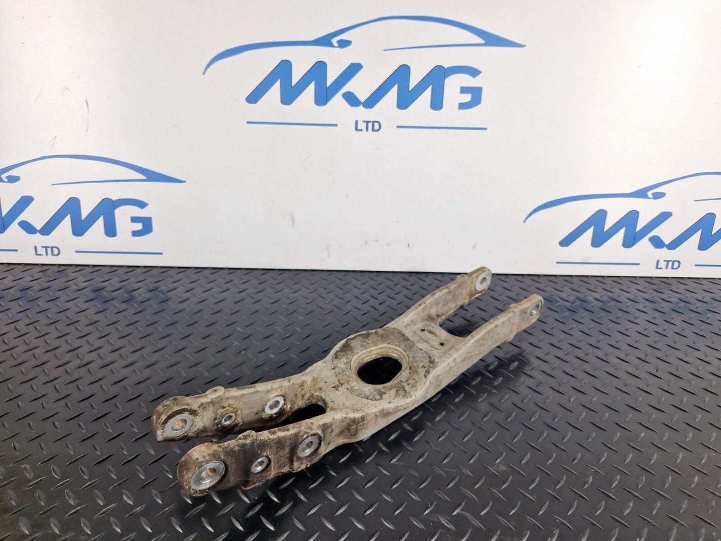 14-21 MERCEDES BENZ C300h W205 GENUINE REAR LEFT LOWER WISHBONE A2053503900
