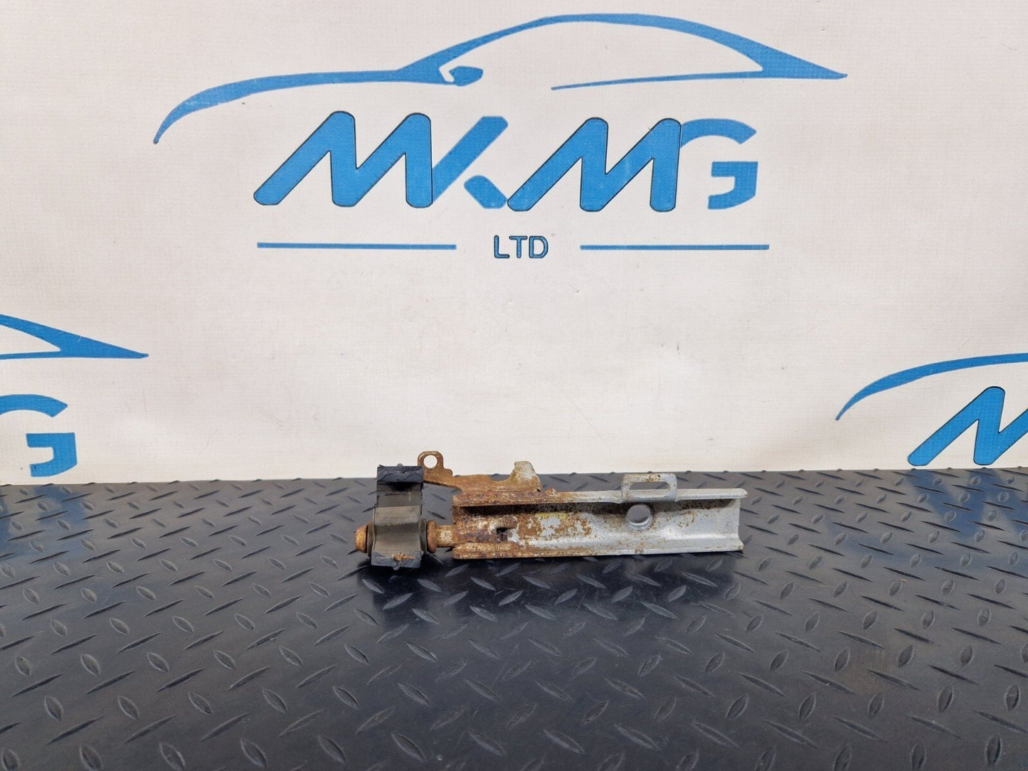 14-21 MERCEDES C200D W205 OEM EXHAUST PIPE MOUNT HOOK BRACKET HOLDER A2054902440