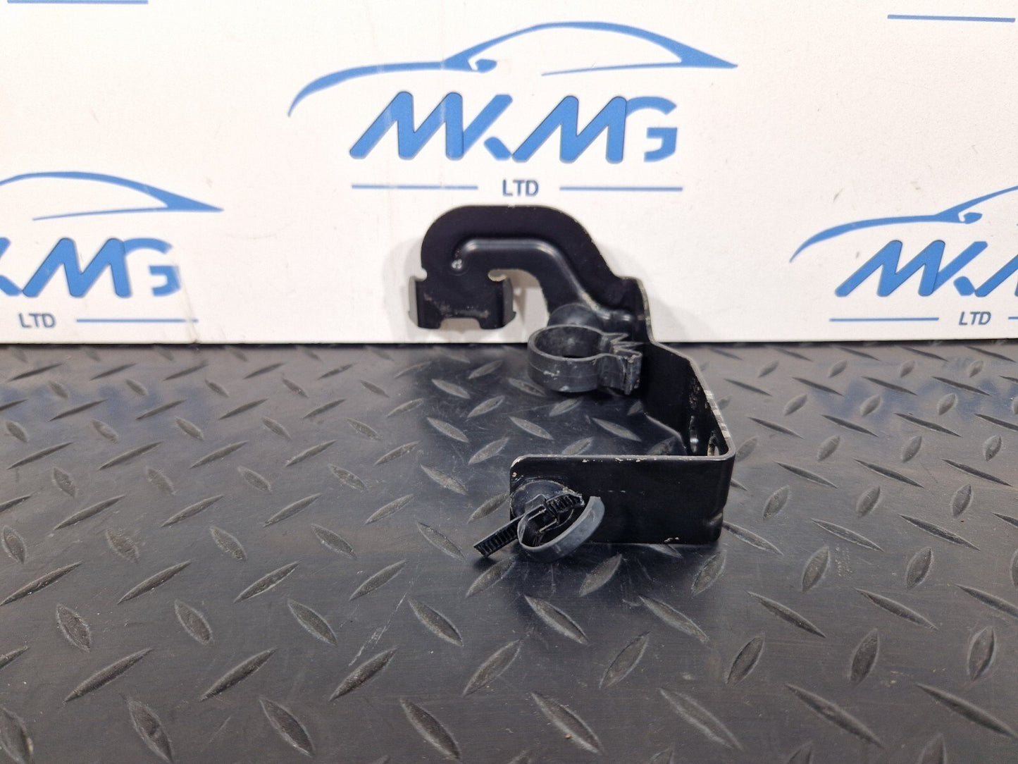 18-ON MERCEDES BENZ SPRINTER W907 W910 OEM BRACKET A9108301701