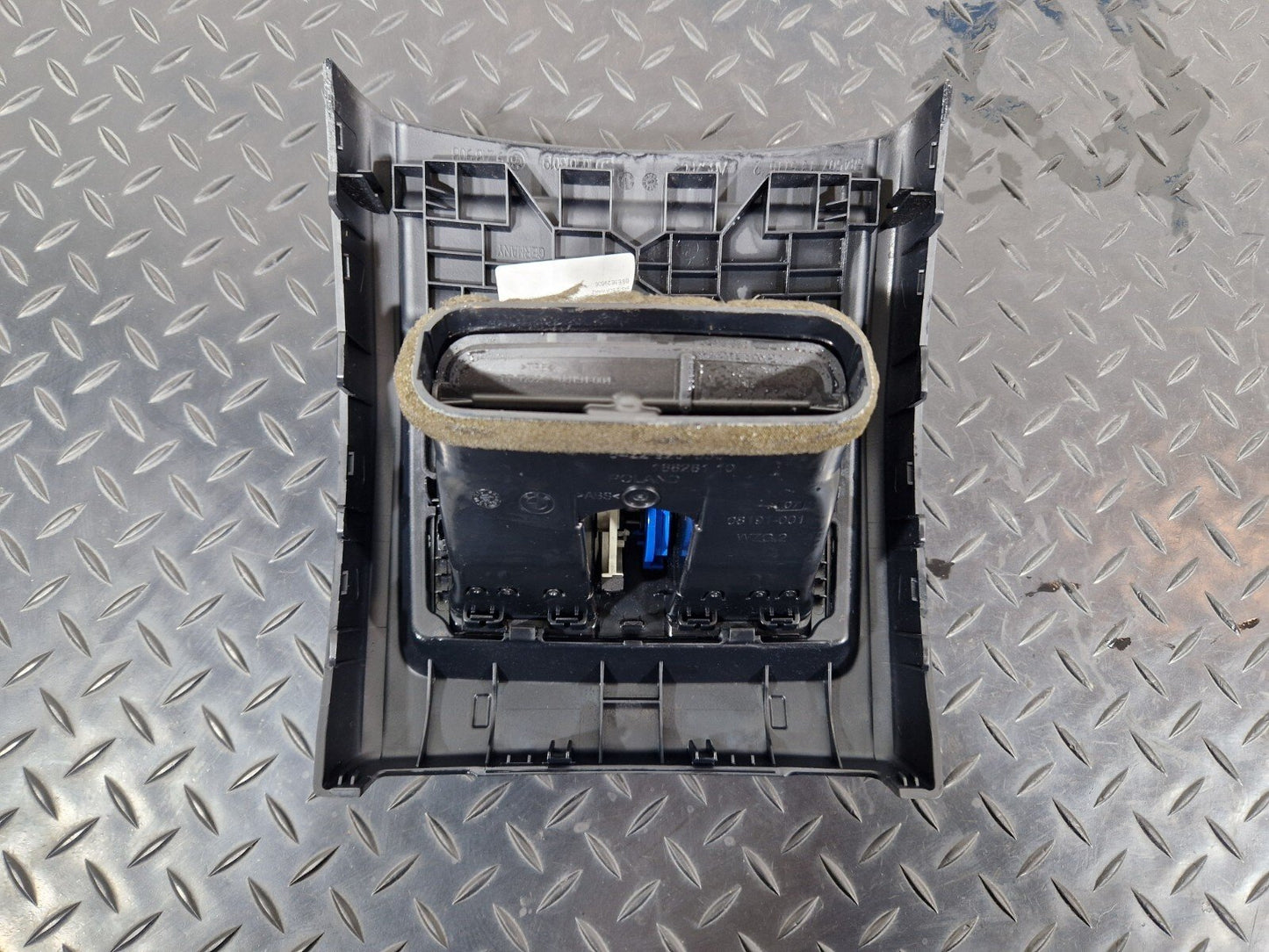 12-18 BMW  3 4 SERIES F30 F31  F32 F33 FREAR CENTRE VENT CONSOLE 9207330