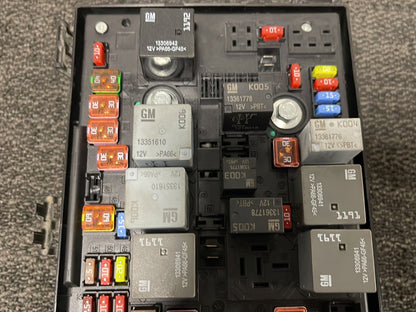 Vauxhall Astra MK6 (J) (A3400) Hatchback Electric Control Fuse Box 13368638