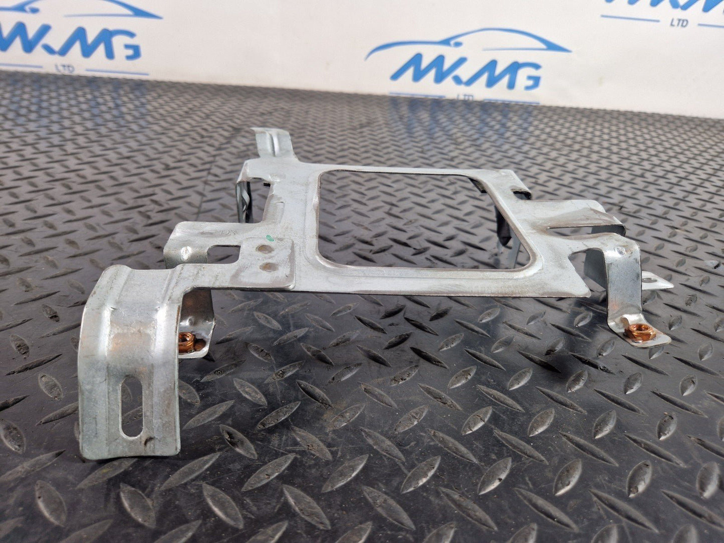 19-ON RANGE ROVER EVOQUE L551 ENTERTAINMENT SYSTEM BRACKET MOUNT M8D2112D34AA