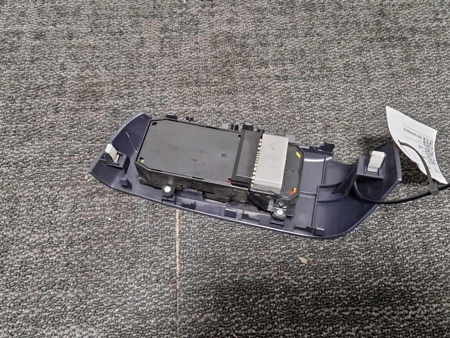 Honda Insight MK2 (ZE2) Hatchback Genuine Front Right Window Switch Trim
