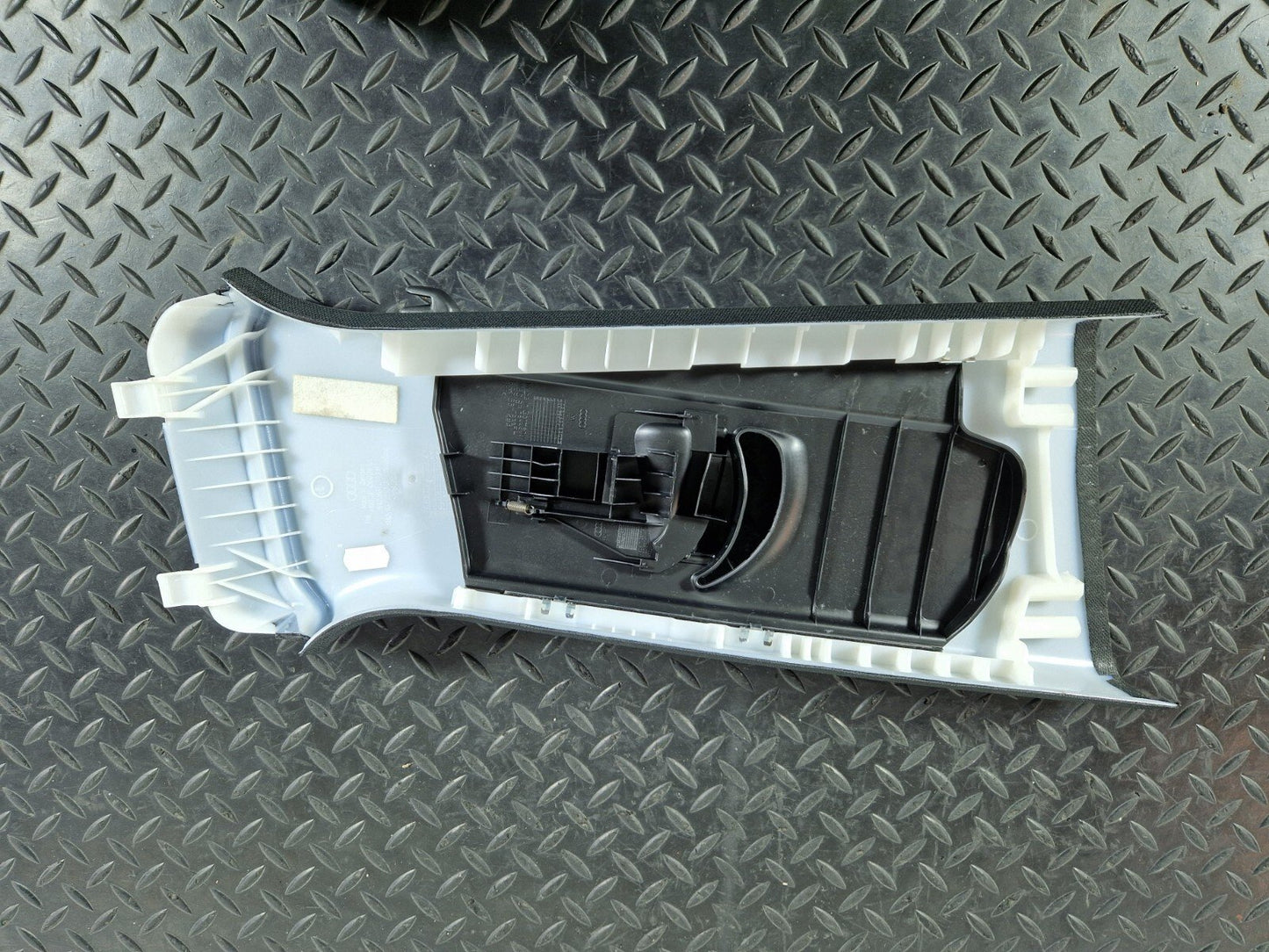 12-17 AUDI Q5 8R GENUINE OEM FRONT LEFT N/S B-PILLAR TRIM COVER 8R0867243