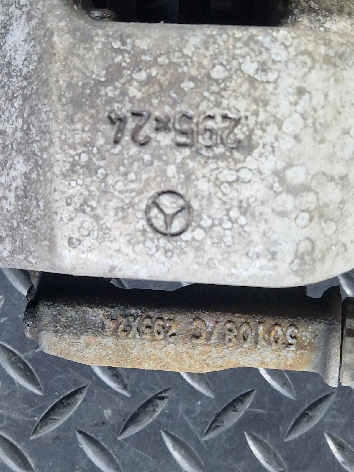14-21 MERCEDES BENZ C200d W205 FRONT RIGHT O/S BRAKE CALIPER A2054210681