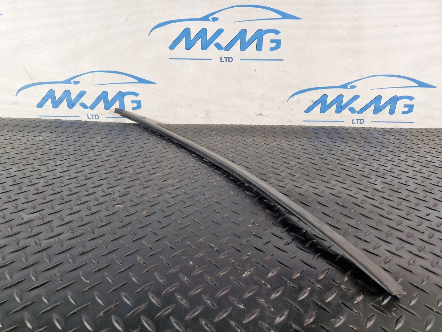 10-15 AUDI Q7 4L FRONT RIGHT O/S WINDSCREEN WINDOW TRIM 4L0854328