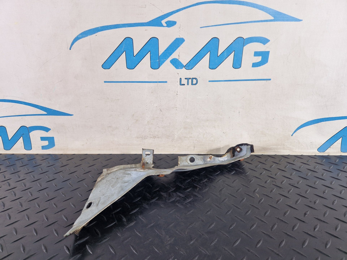 12-18 Land Rover Range Rover Evoque L538 Air Hose Support Bracket GJ3210B832