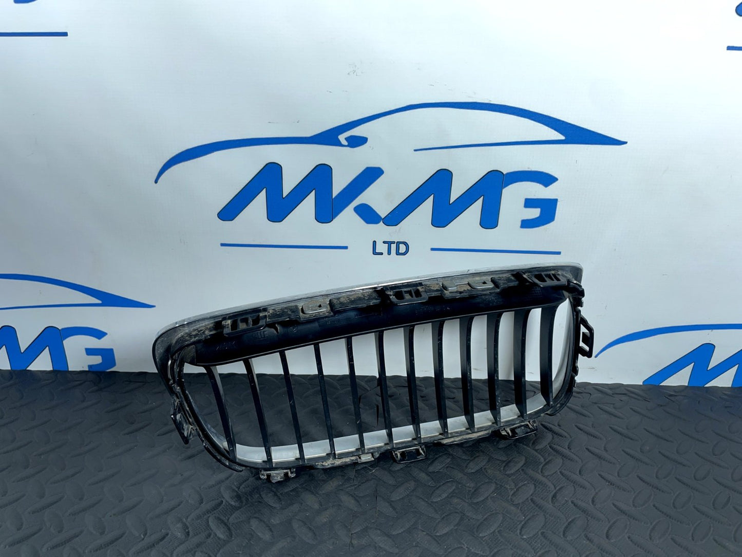 16-22 BMW X1 F48 FRONT LEFT PASSENGER SIDE BUMPER KIDNEY LUXURY GRILL 7379609