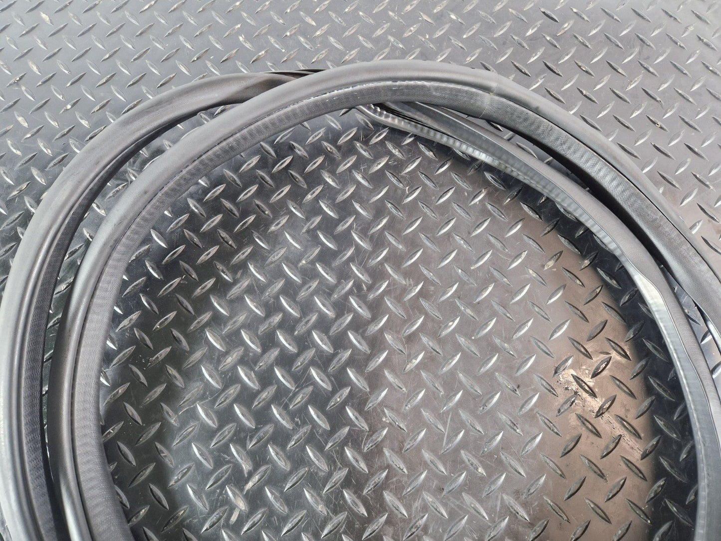 16-22 MERCEDES BENZ X253 REAR DOOR RUBBER SEAL FITS LEFT & RIGHT A1566920176