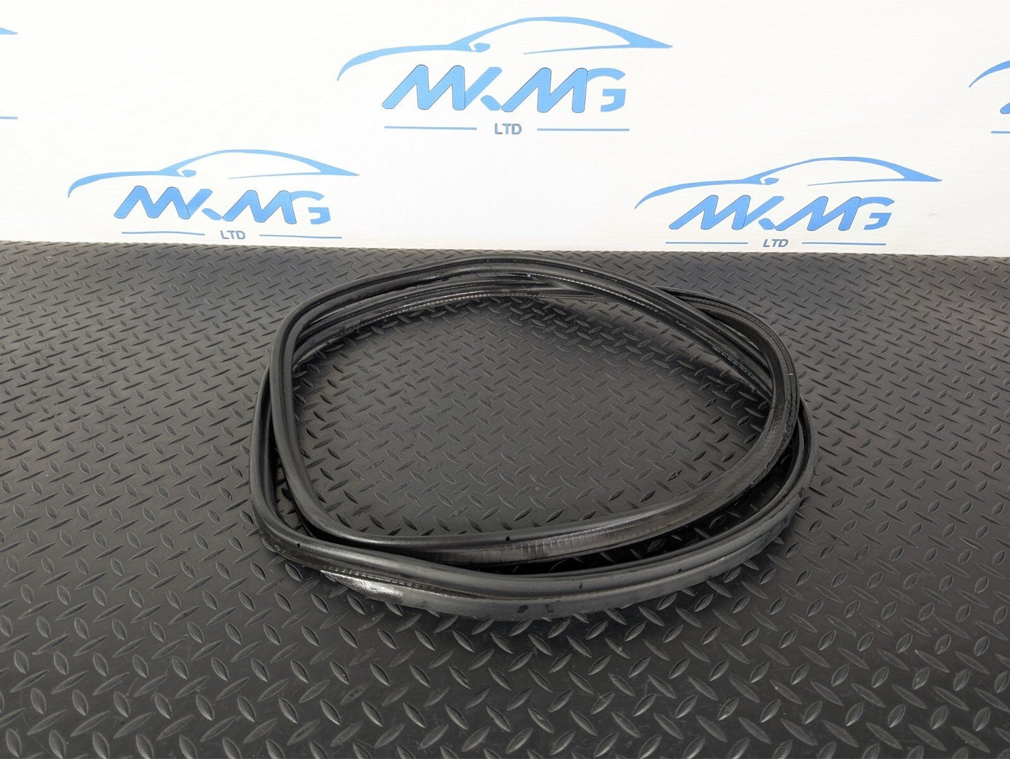 16-19 AUDI A4 B9 SALOON GENUINE OEM TAILGATE BOOT RUBBER SEAL 8W5827705D