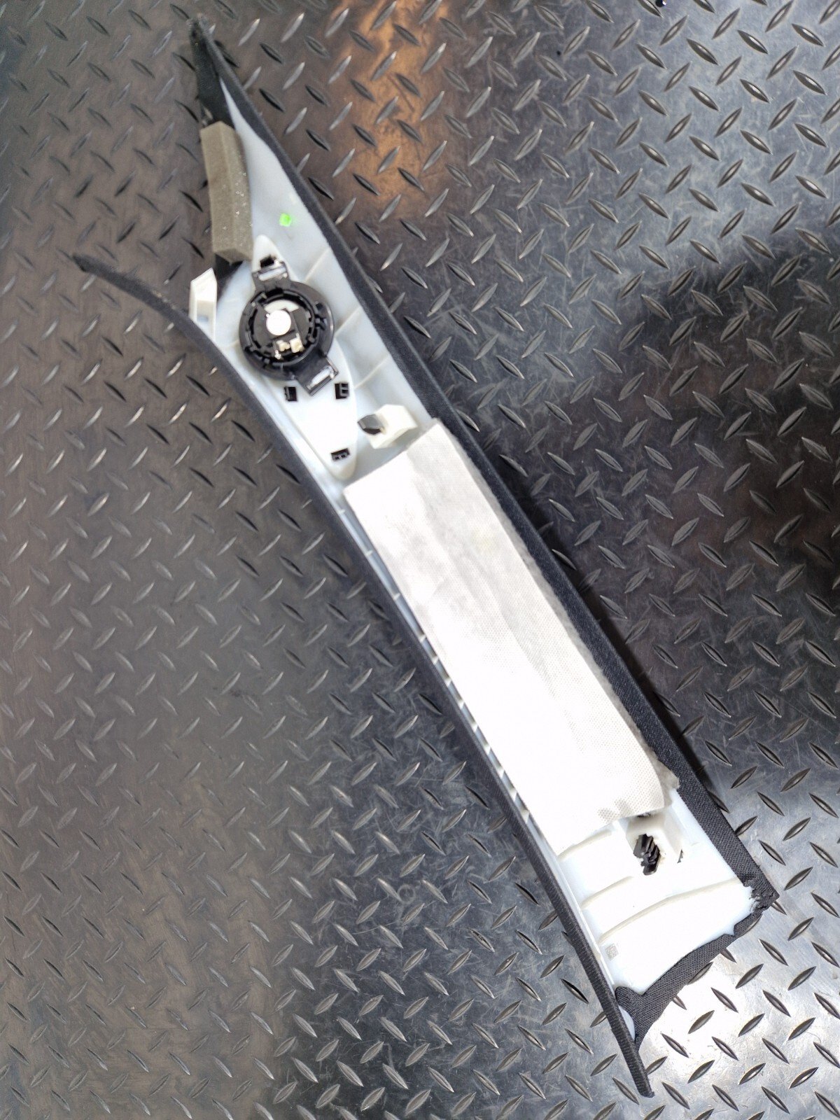 19-ON MERCEDES BENZ A CLASS LEFT SIDE A PILLAR TRIM COVER A1776900000