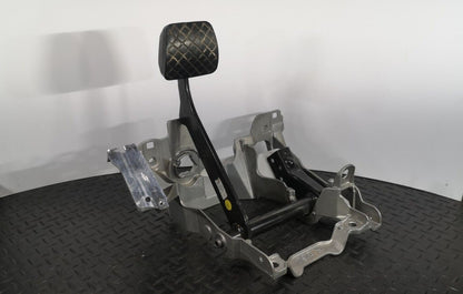 16-19 AUDI A4 B9 S-LINE GENUINE AUTOMATIC GEARBOX BRAKE PEDAL & FRAME 8W2723140