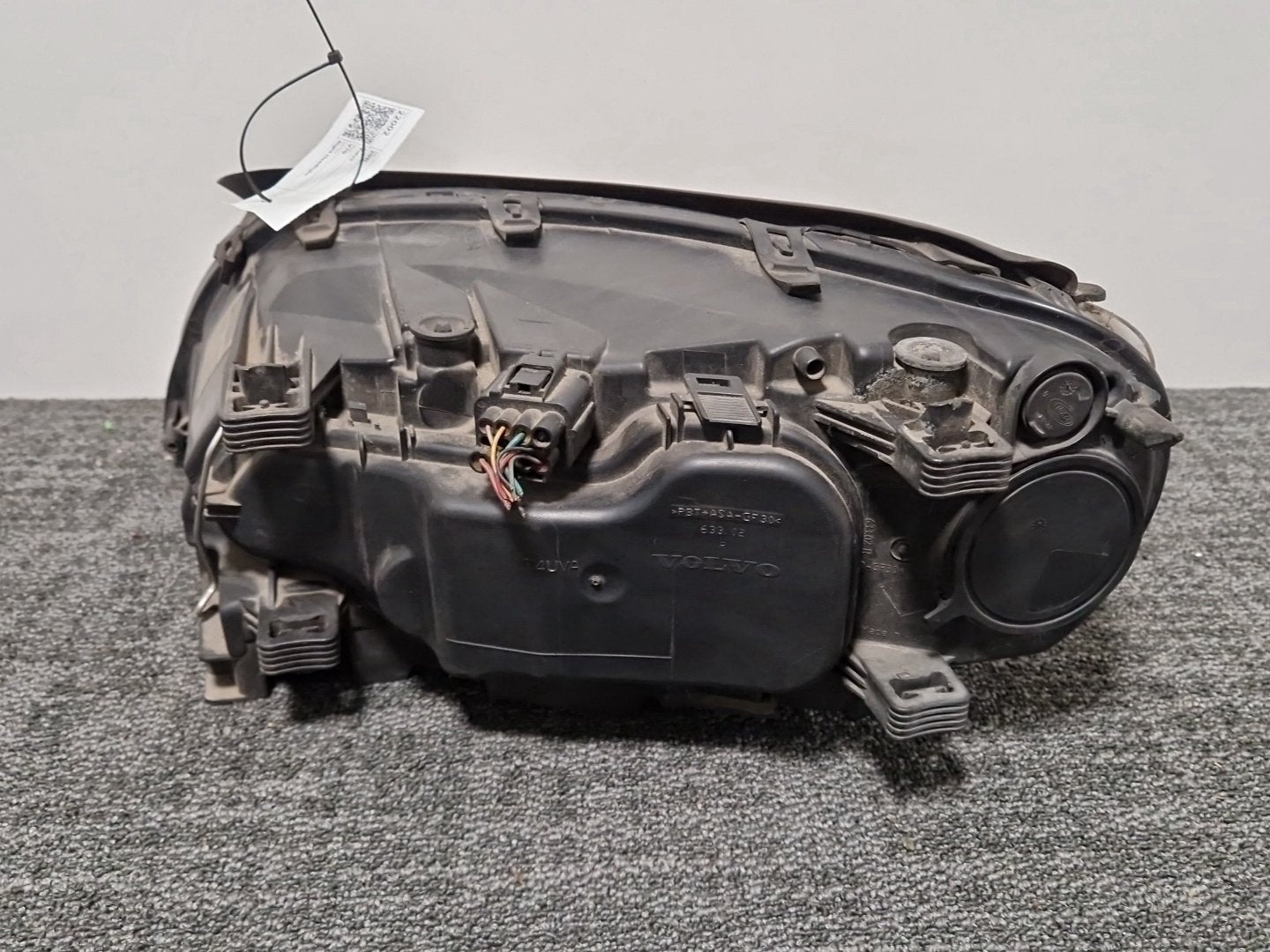 Volvo V70 MK3 Genuine Right O/S Driver Headlight 31214354