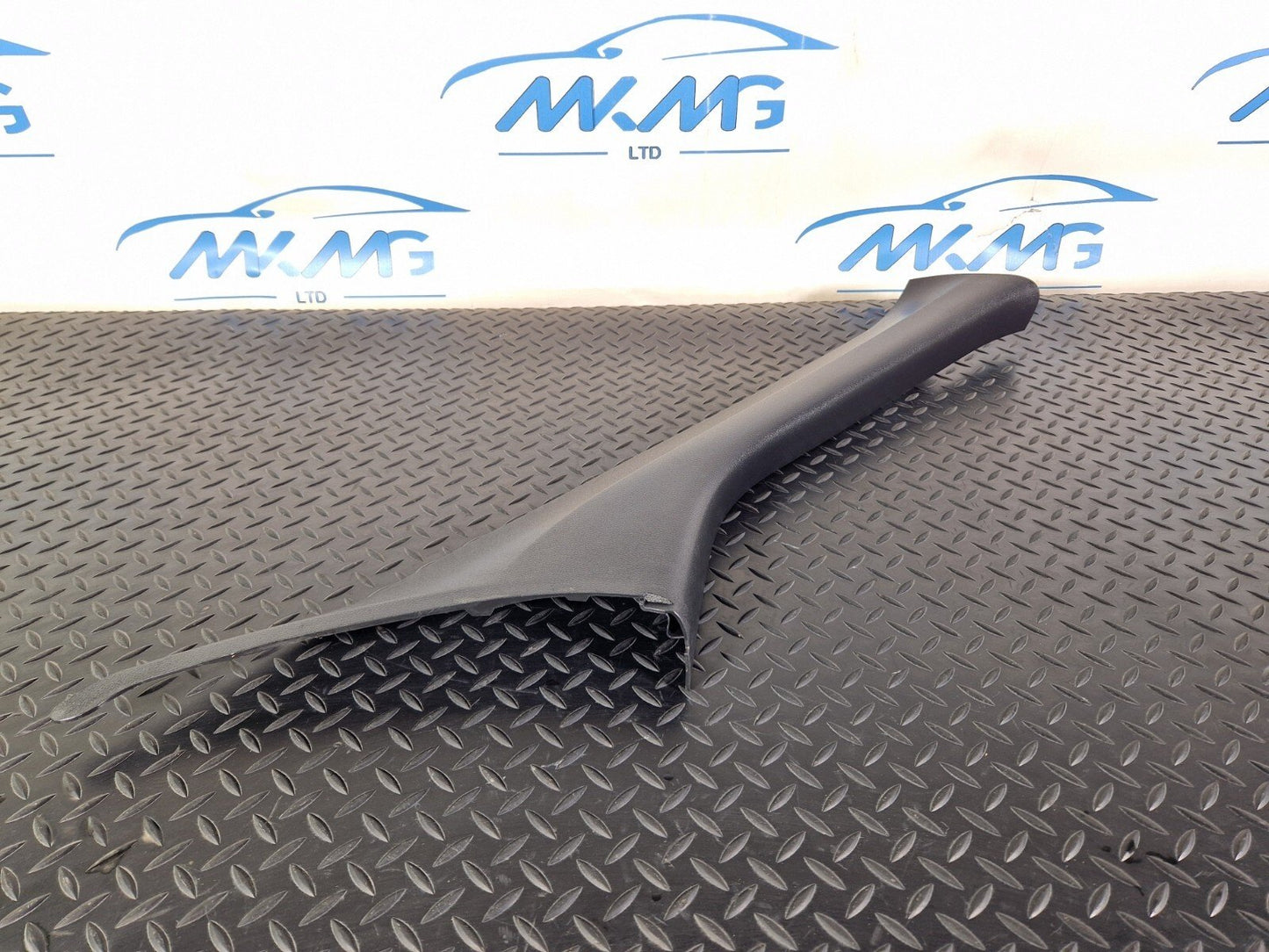 18-ON MERCEDES BENZ SPRINTER W907 W910 FRONT RIGHT A-PILLAR COVER A9076901200