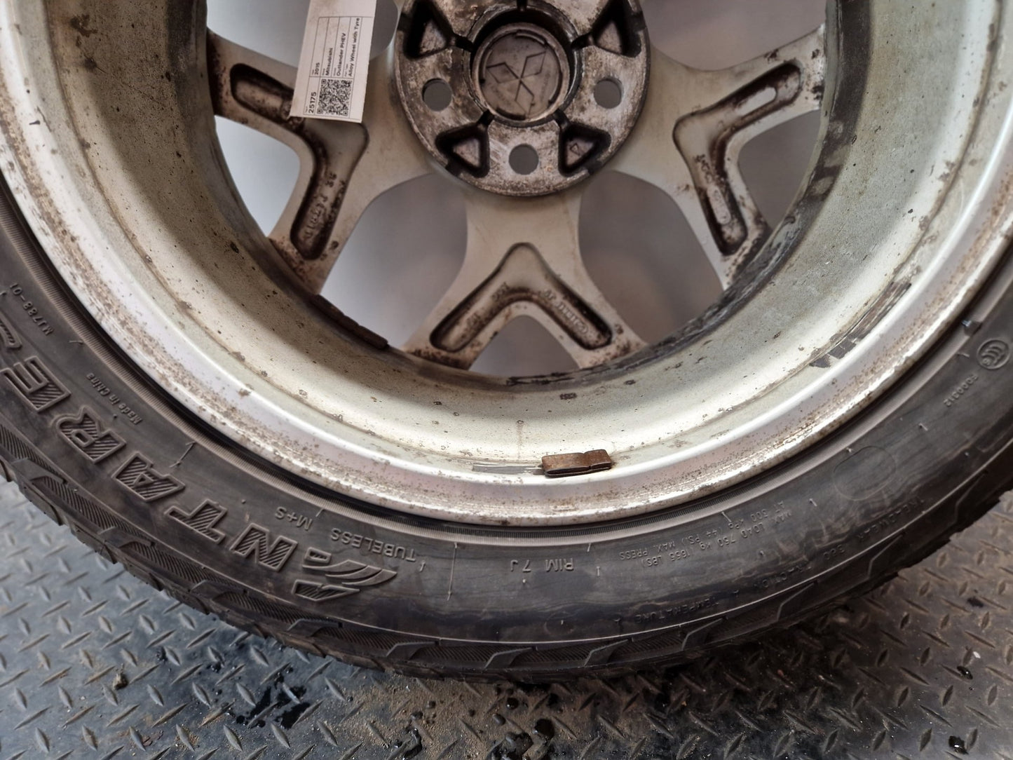 Mitsubishi Outlander MK3 (RE1) (GG2W) 18" Alloy Wheel with Tyre 225/55/18 ~5mm