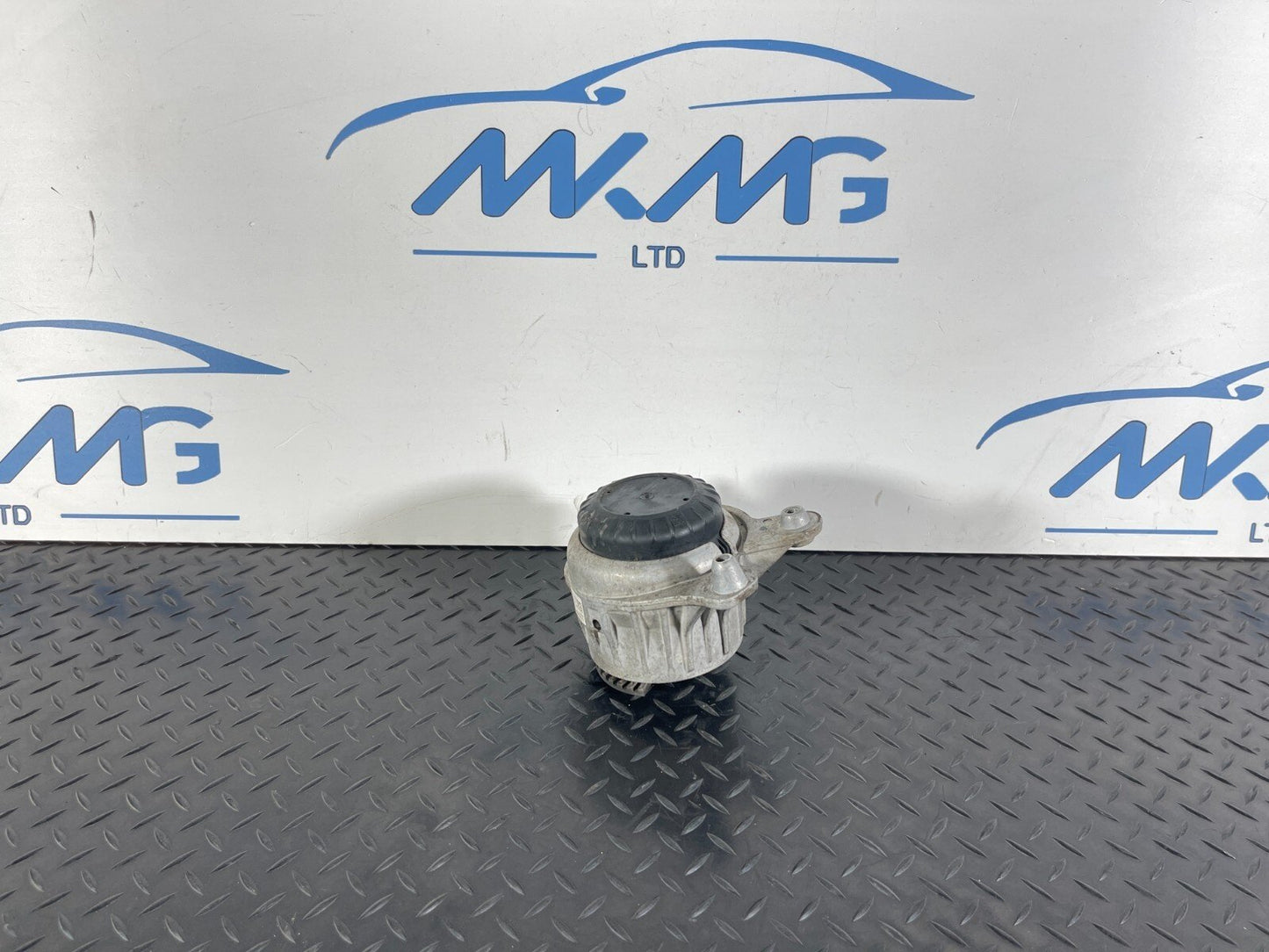 14-21 MERCEDES BENZ C350e W205 ENGINE SUPPORT MOUNT BRACKET RIGHT A2052400300