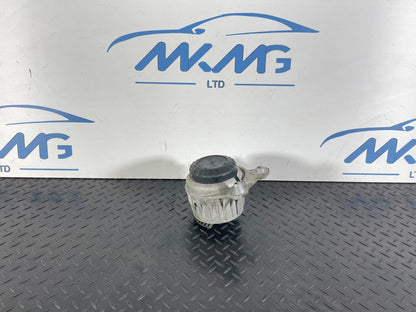 14-21 MERCEDES BENZ C350e W205 ENGINE SUPPORT MOUNT BRACKET RIGHT A2052400300