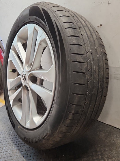 Nissan Juke MK1 (F15) 17" Alloy Wheel with Tyre 215/55/17 ~5mm